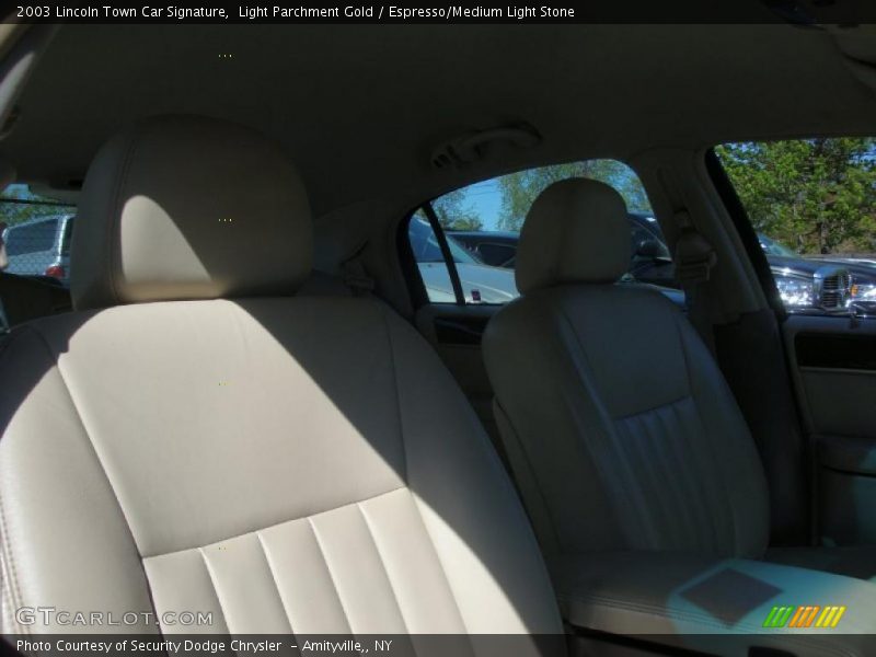 Light Parchment Gold / Espresso/Medium Light Stone 2003 Lincoln Town Car Signature
