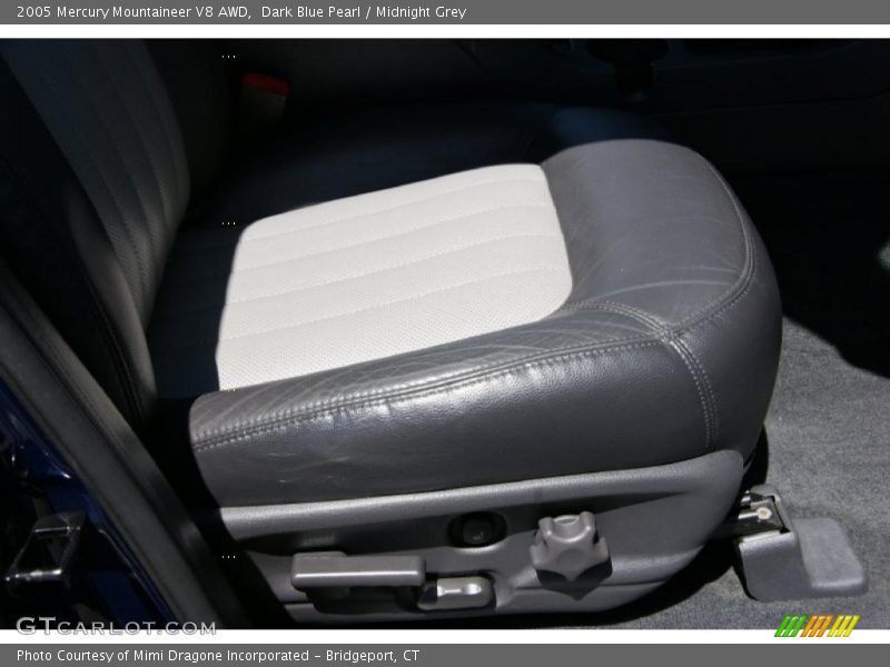 Dark Blue Pearl / Midnight Grey 2005 Mercury Mountaineer V8 AWD