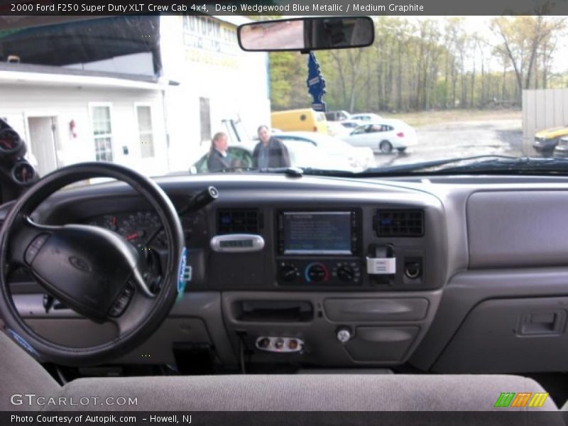 Deep Wedgewood Blue Metallic / Medium Graphite 2000 Ford F250 Super Duty XLT Crew Cab 4x4