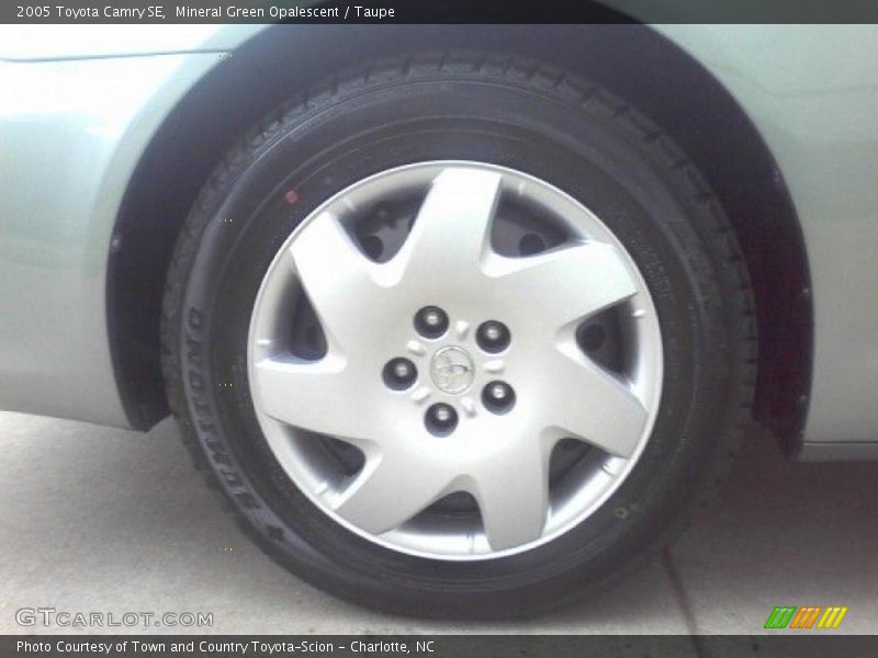 Mineral Green Opalescent / Taupe 2005 Toyota Camry SE