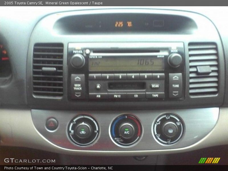 Mineral Green Opalescent / Taupe 2005 Toyota Camry SE