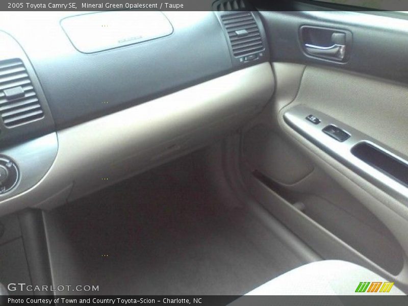 Mineral Green Opalescent / Taupe 2005 Toyota Camry SE