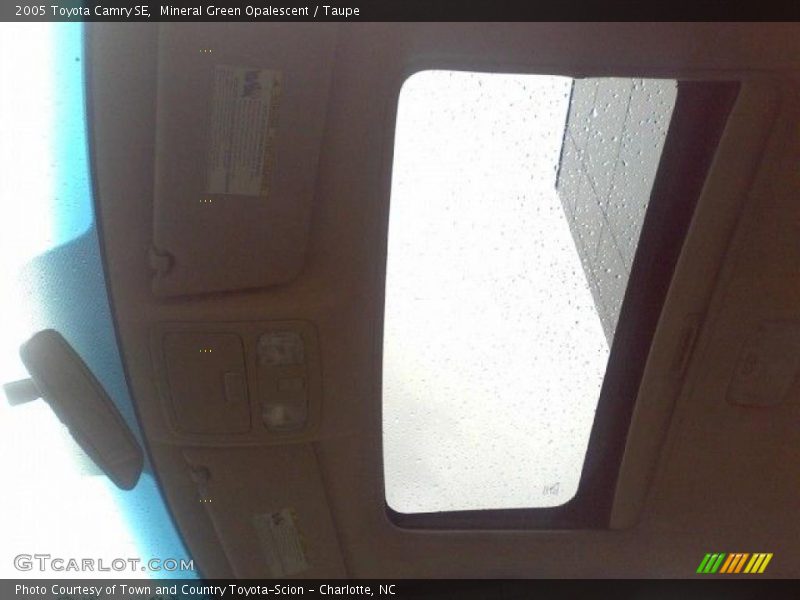Mineral Green Opalescent / Taupe 2005 Toyota Camry SE