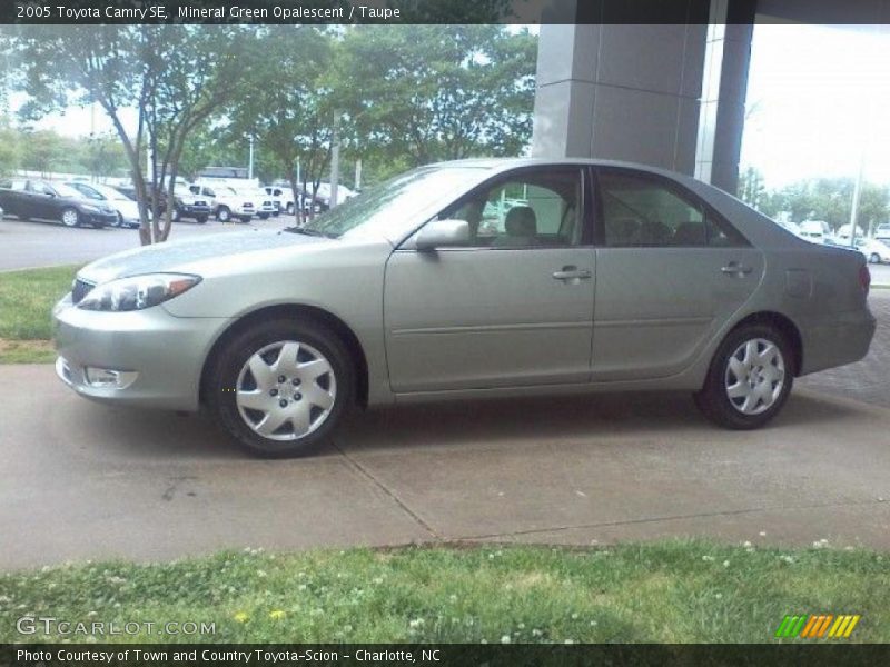 Mineral Green Opalescent / Taupe 2005 Toyota Camry SE