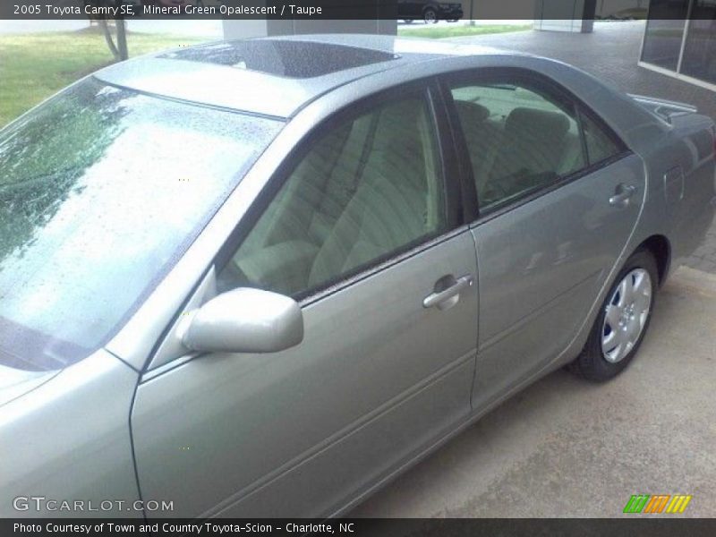 Mineral Green Opalescent / Taupe 2005 Toyota Camry SE