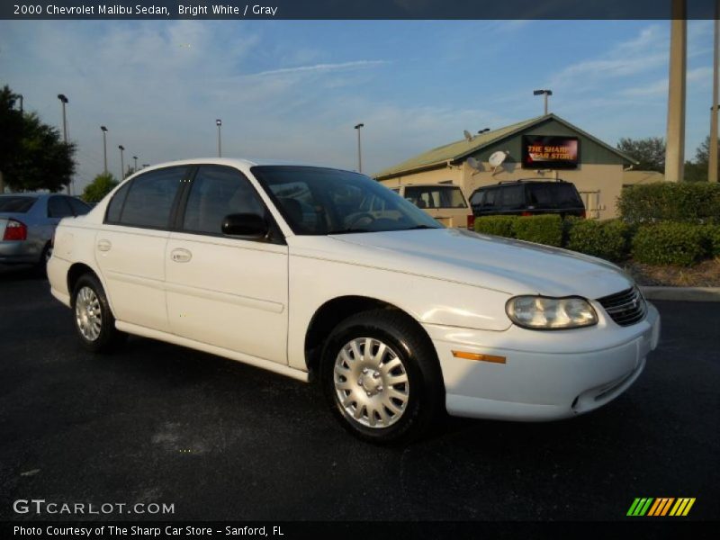 Bright White / Gray 2000 Chevrolet Malibu Sedan