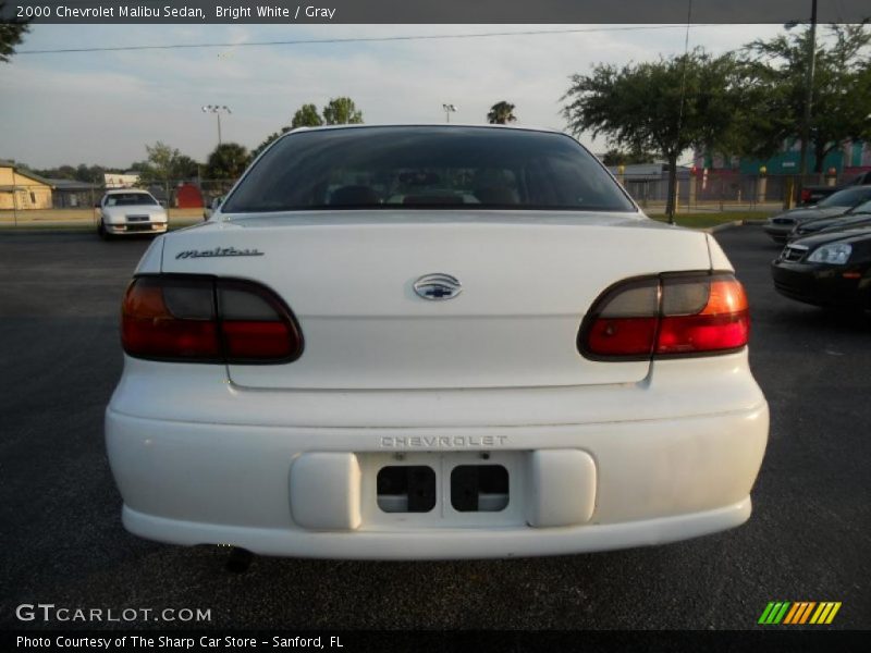 Bright White / Gray 2000 Chevrolet Malibu Sedan