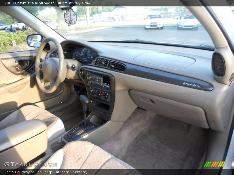 Bright White / Gray 2000 Chevrolet Malibu Sedan