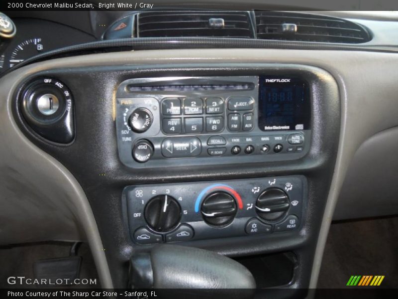 Bright White / Gray 2000 Chevrolet Malibu Sedan