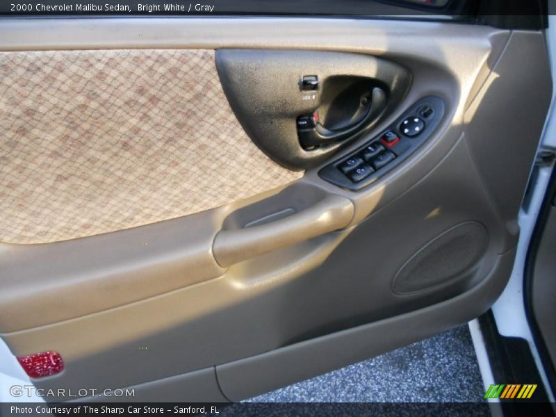 Bright White / Gray 2000 Chevrolet Malibu Sedan