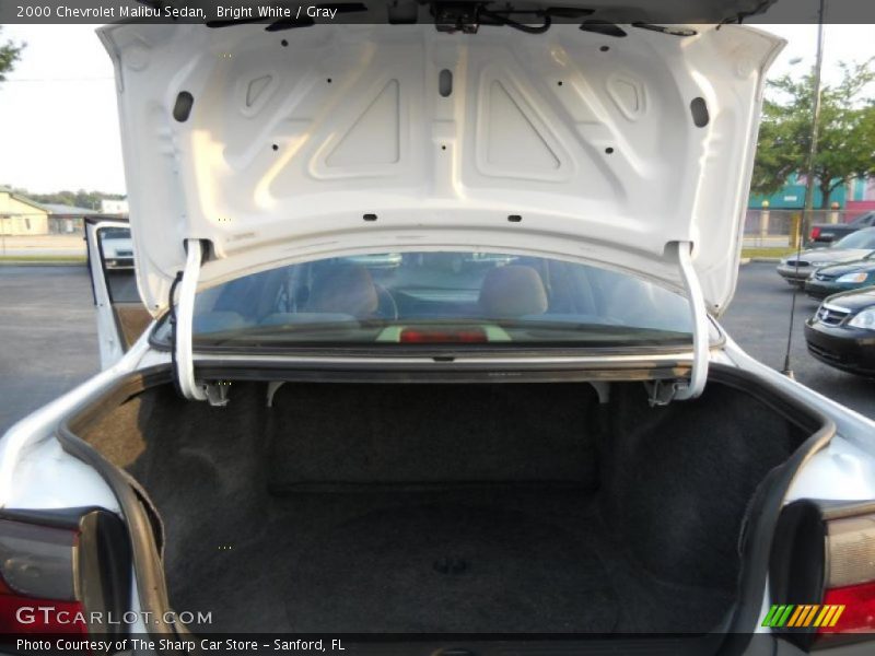 Bright White / Gray 2000 Chevrolet Malibu Sedan
