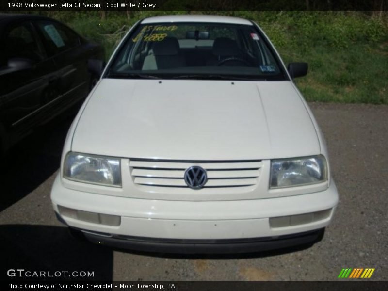 Cool White / Grey 1998 Volkswagen Jetta GL Sedan