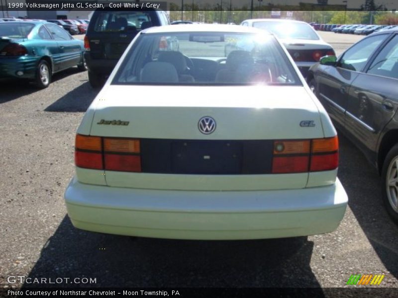 Cool White / Grey 1998 Volkswagen Jetta GL Sedan