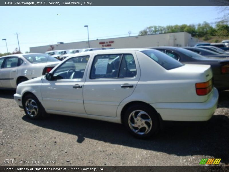 Cool White / Grey 1998 Volkswagen Jetta GL Sedan