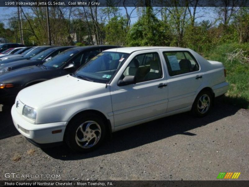 Cool White / Grey 1998 Volkswagen Jetta GL Sedan