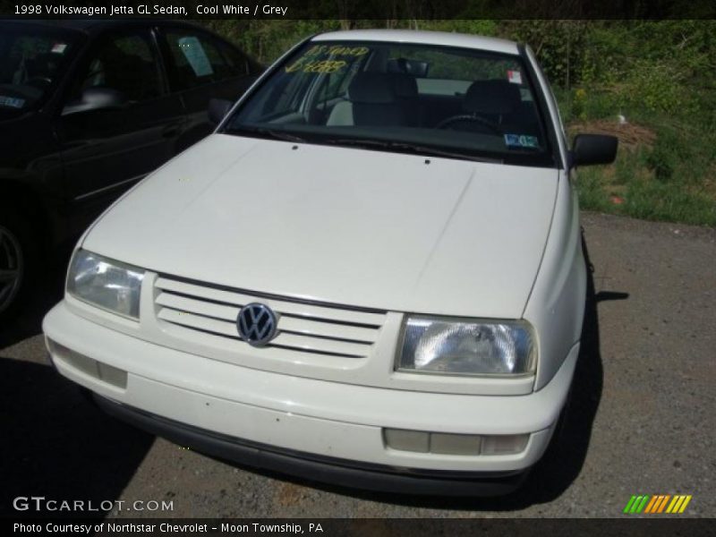 Cool White / Grey 1998 Volkswagen Jetta GL Sedan