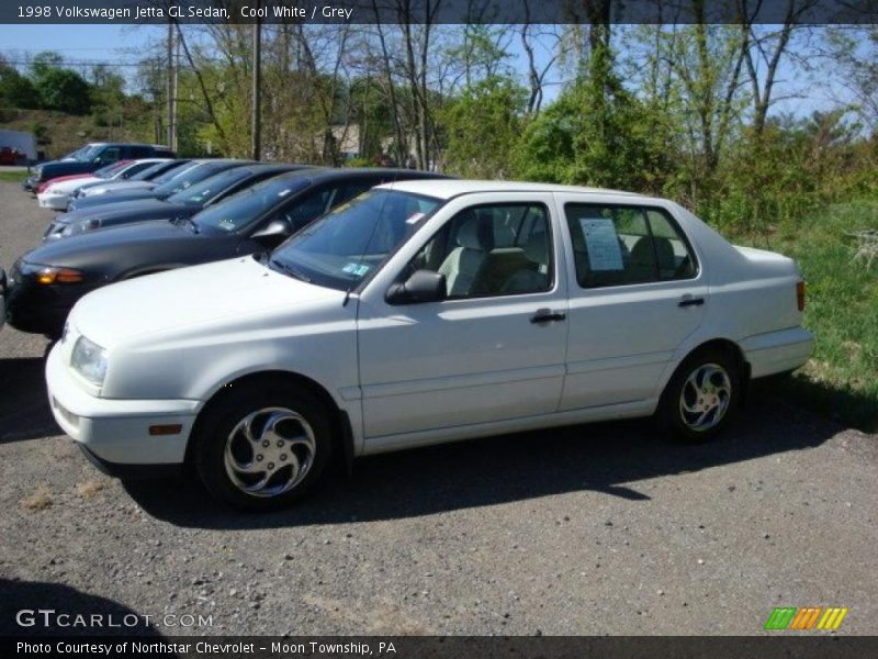 Cool White / Grey 1998 Volkswagen Jetta GL Sedan