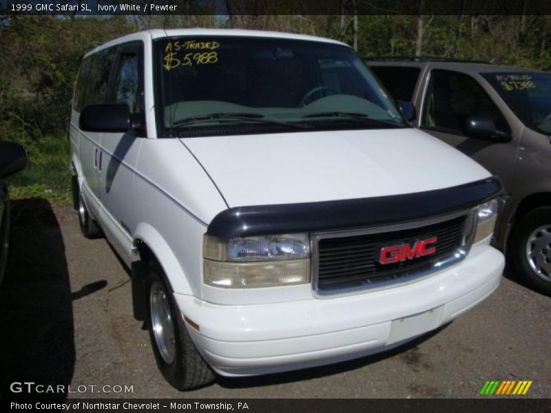 Ivory White / Pewter 1999 GMC Safari SL
