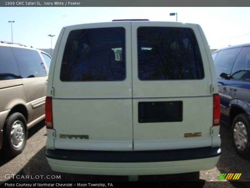 Ivory White / Pewter 1999 GMC Safari SL