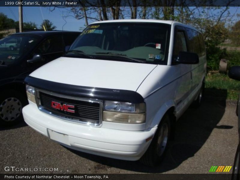 Ivory White / Pewter 1999 GMC Safari SL