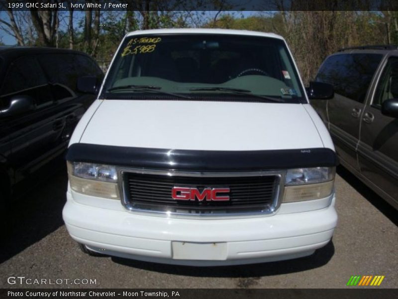 Ivory White / Pewter 1999 GMC Safari SL