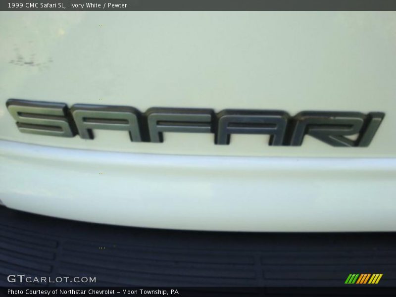 Ivory White / Pewter 1999 GMC Safari SL