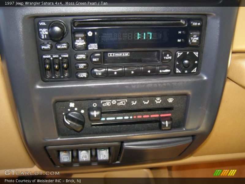 Moss Green Pearl / Tan 1997 Jeep Wrangler Sahara 4x4