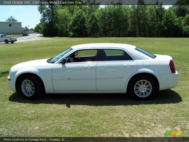 Cool Vanilla White / Dark Slate Gray 2009 Chrysler 300