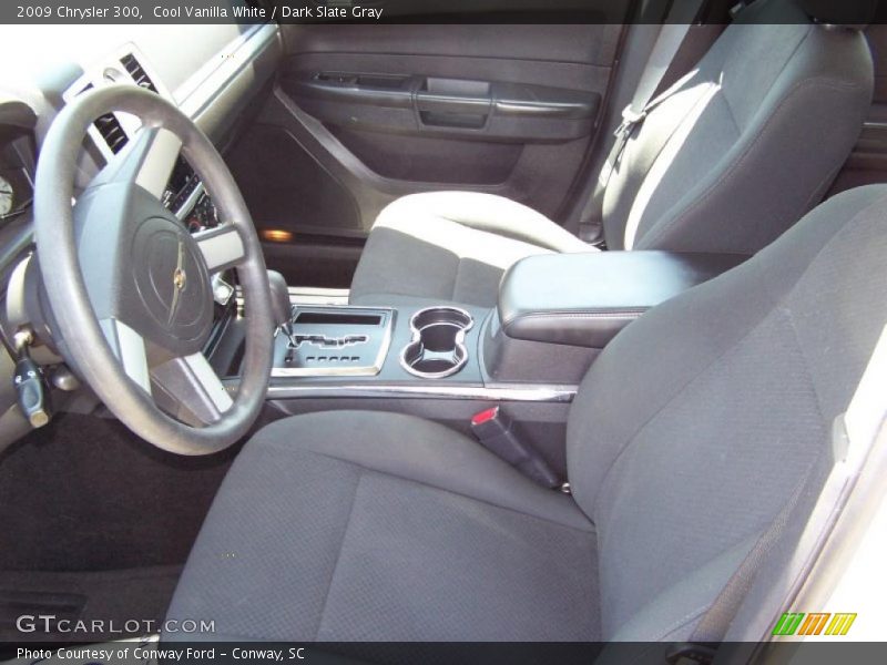 Cool Vanilla White / Dark Slate Gray 2009 Chrysler 300
