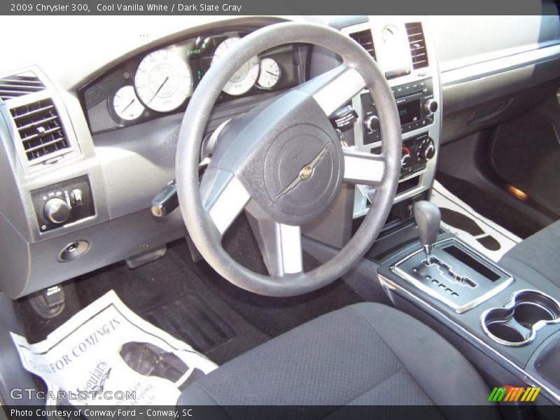 Cool Vanilla White / Dark Slate Gray 2009 Chrysler 300