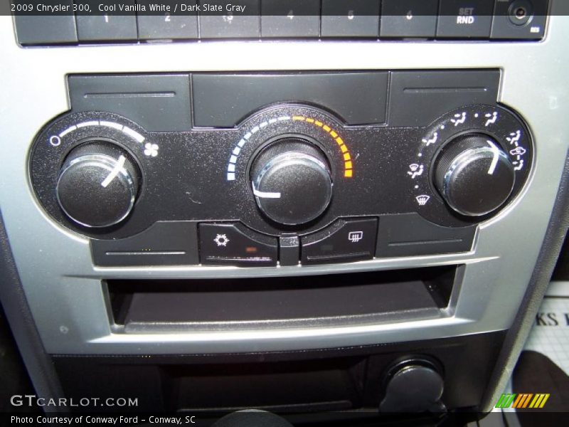 Cool Vanilla White / Dark Slate Gray 2009 Chrysler 300