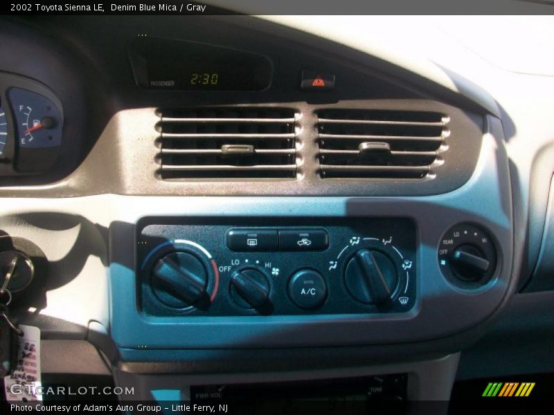 Denim Blue Mica / Gray 2002 Toyota Sienna LE