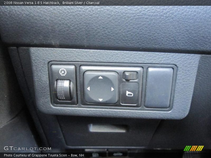 Brilliant Silver / Charcoal 2008 Nissan Versa 1.8 S Hatchback