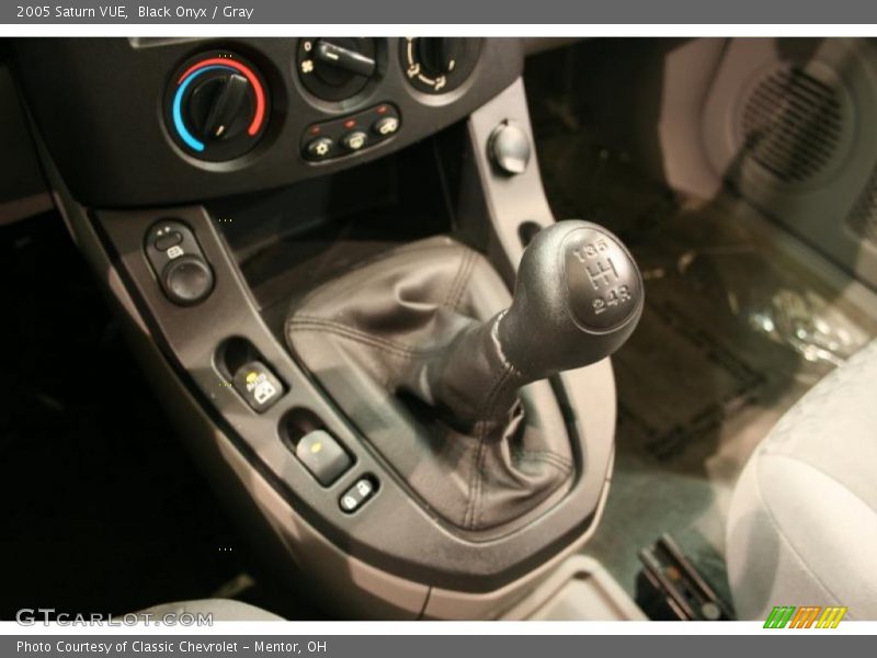 Black Onyx / Gray 2005 Saturn VUE