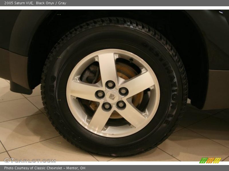Black Onyx / Gray 2005 Saturn VUE