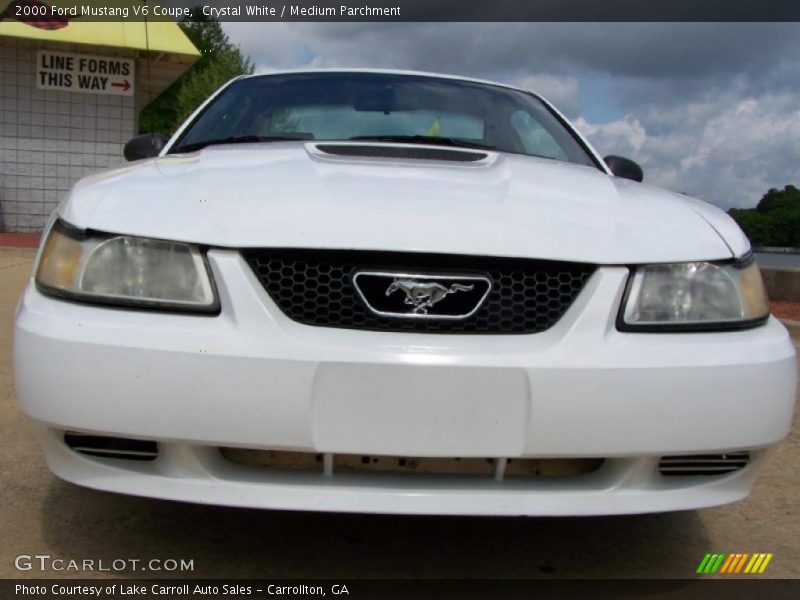 Crystal White / Medium Parchment 2000 Ford Mustang V6 Coupe