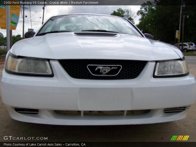 Crystal White / Medium Parchment 2000 Ford Mustang V6 Coupe