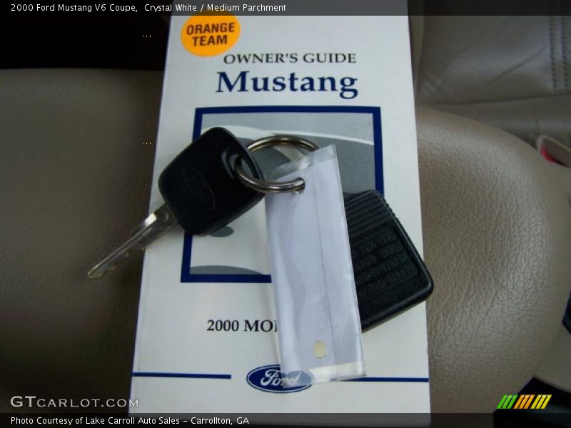 Crystal White / Medium Parchment 2000 Ford Mustang V6 Coupe
