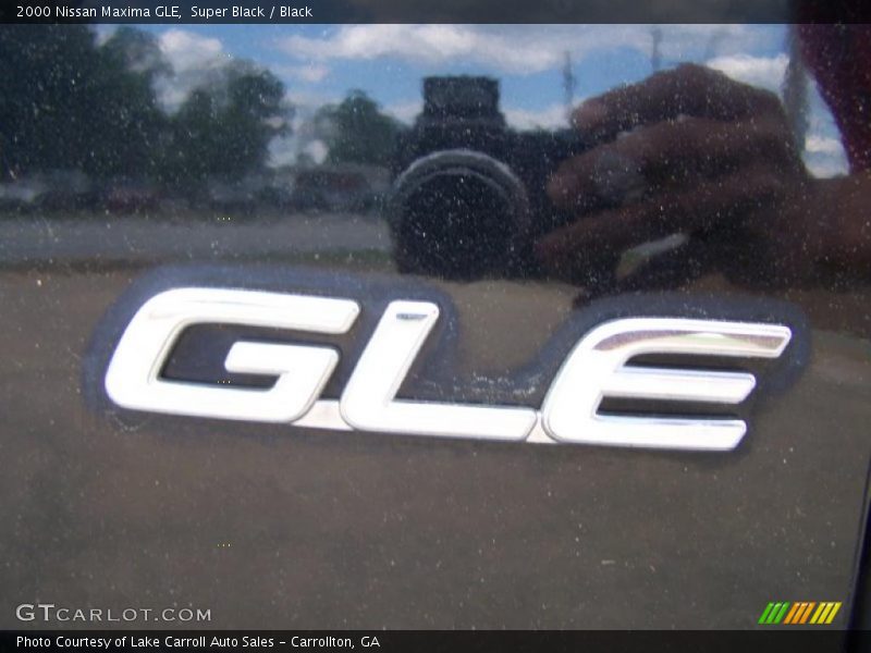 Super Black / Black 2000 Nissan Maxima GLE