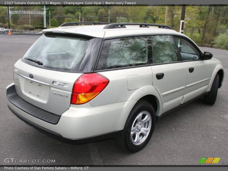 Champagne Gold Opal / Warm Ivory Tweed 2007 Subaru Outback 2.5i Wagon