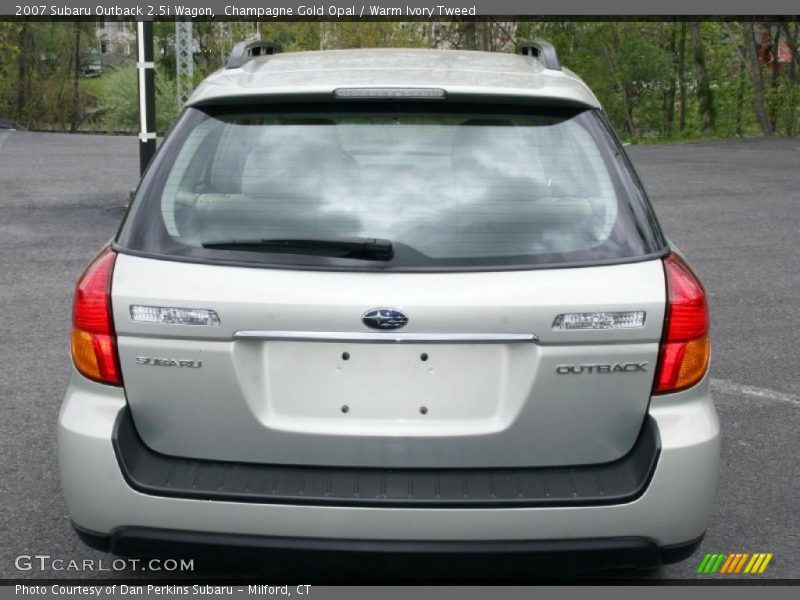 Champagne Gold Opal / Warm Ivory Tweed 2007 Subaru Outback 2.5i Wagon