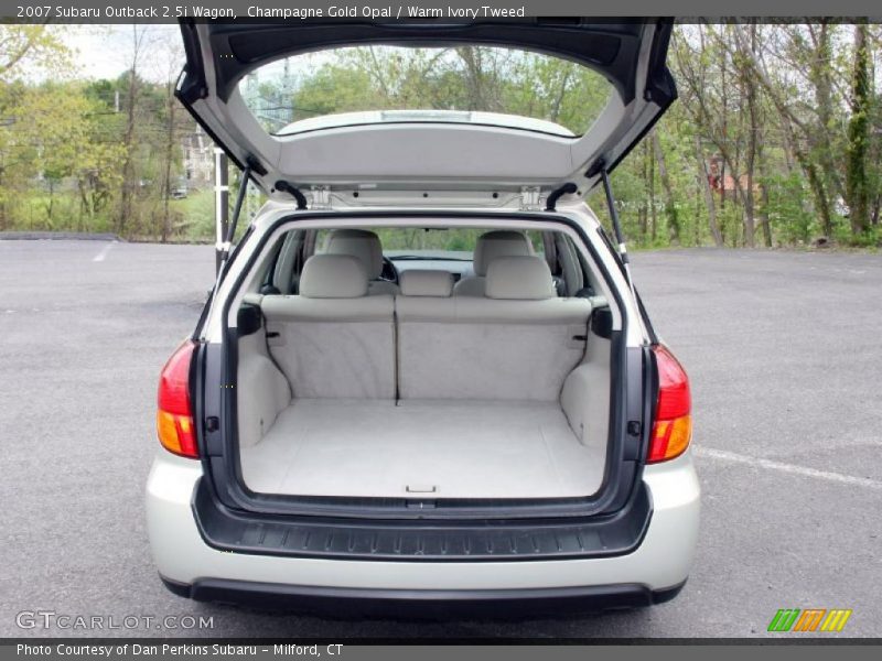 Champagne Gold Opal / Warm Ivory Tweed 2007 Subaru Outback 2.5i Wagon