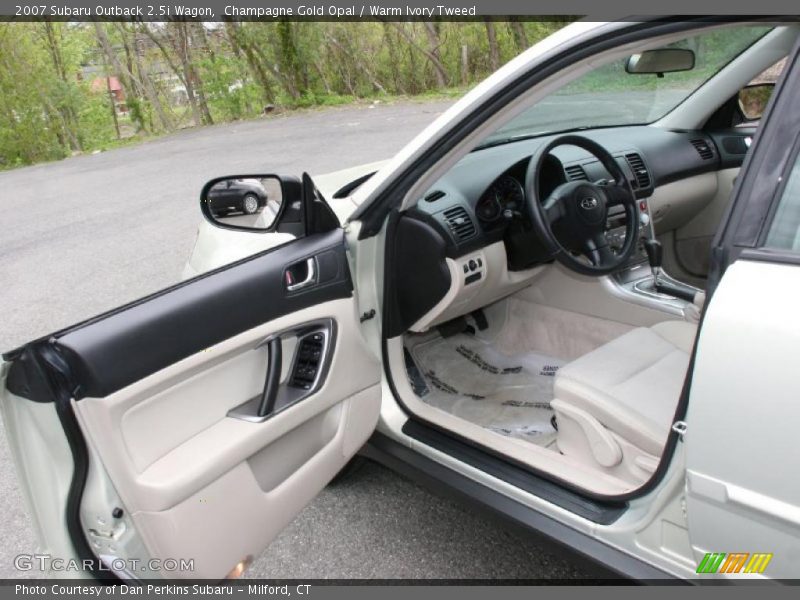 Champagne Gold Opal / Warm Ivory Tweed 2007 Subaru Outback 2.5i Wagon