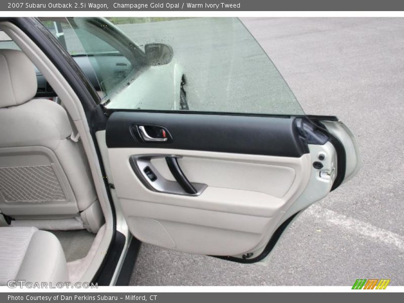 Champagne Gold Opal / Warm Ivory Tweed 2007 Subaru Outback 2.5i Wagon