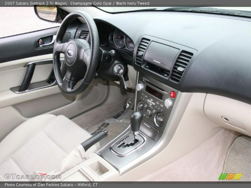 Champagne Gold Opal / Warm Ivory Tweed 2007 Subaru Outback 2.5i Wagon