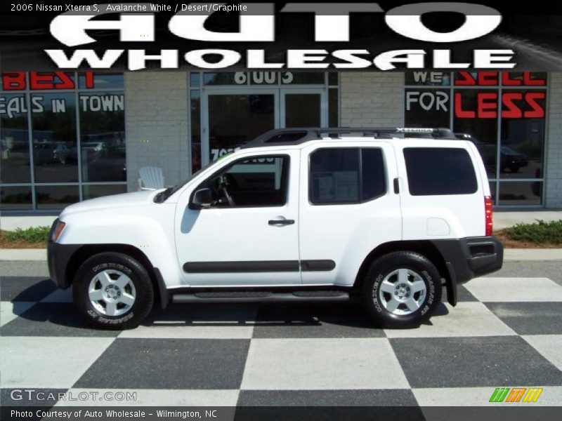 Avalanche White / Desert/Graphite 2006 Nissan Xterra S
