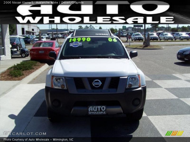 Avalanche White / Desert/Graphite 2006 Nissan Xterra S