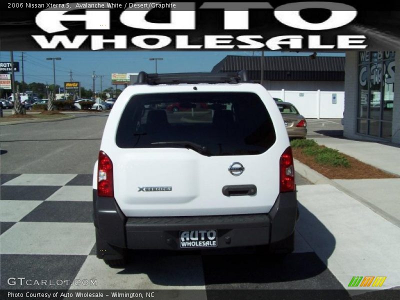 Avalanche White / Desert/Graphite 2006 Nissan Xterra S
