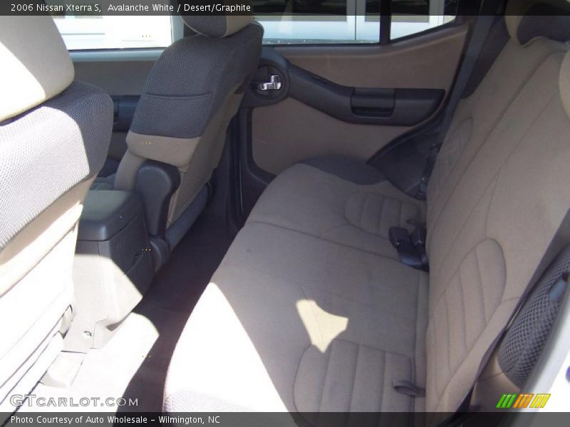 Avalanche White / Desert/Graphite 2006 Nissan Xterra S