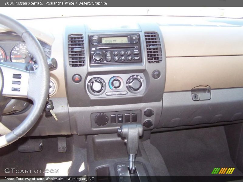 Avalanche White / Desert/Graphite 2006 Nissan Xterra S